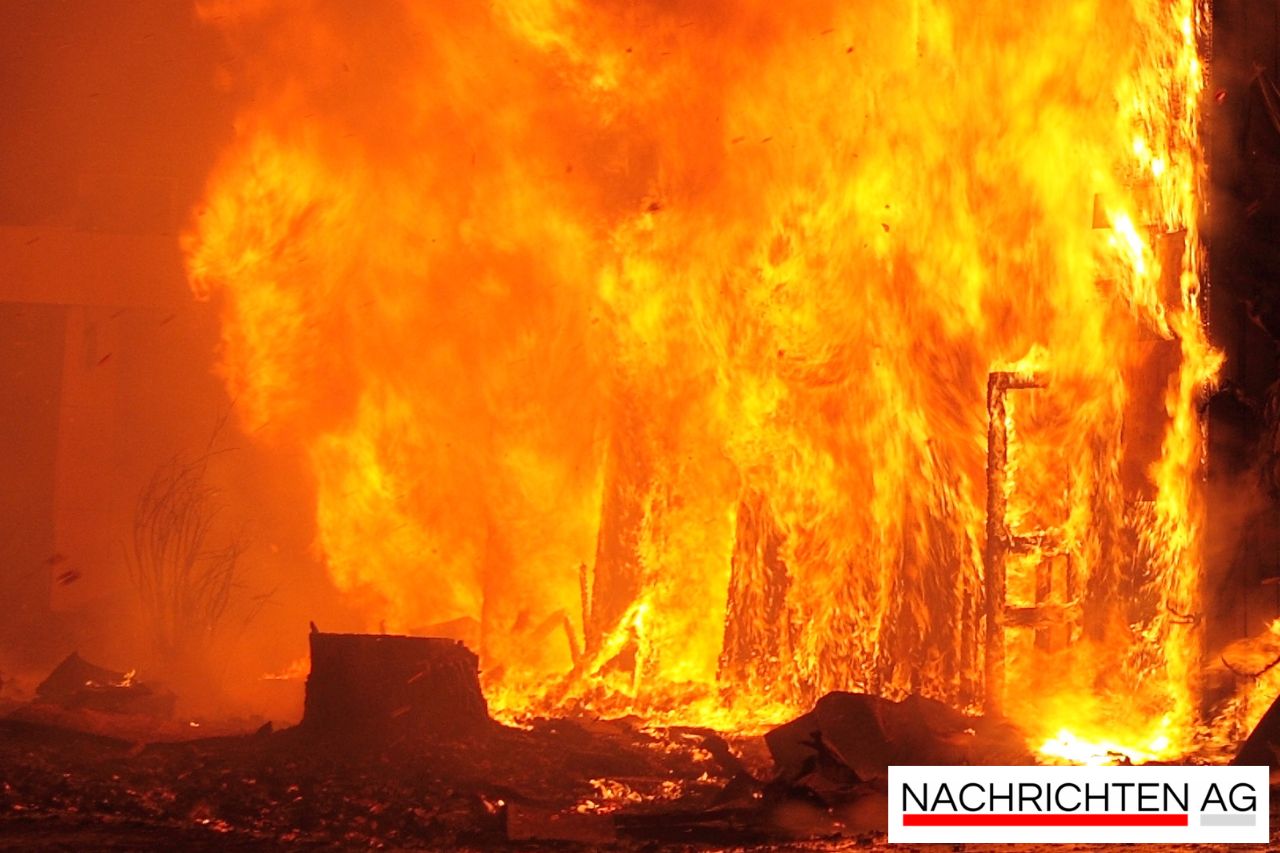 Großbrand in Dresdner Staatsoperette: Feuerwehr kämpft gegen Flammen!